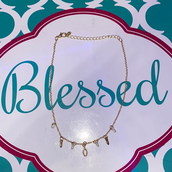 Gold necklace with cute design EUC - Picture 1 of 3